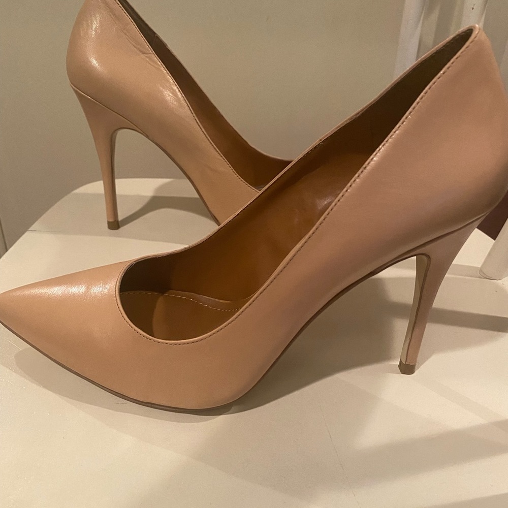 - BCBG.  Nude. Worn once on carpet. Size 8.